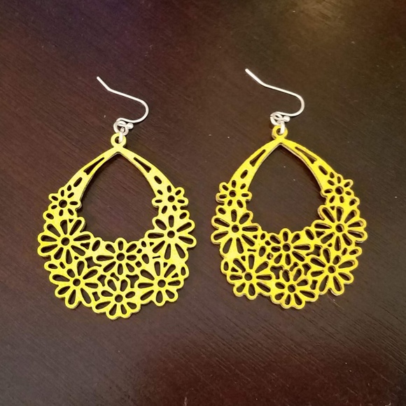 NWT Vegan Leather Cut Out Earrings - Picture 3 of 5